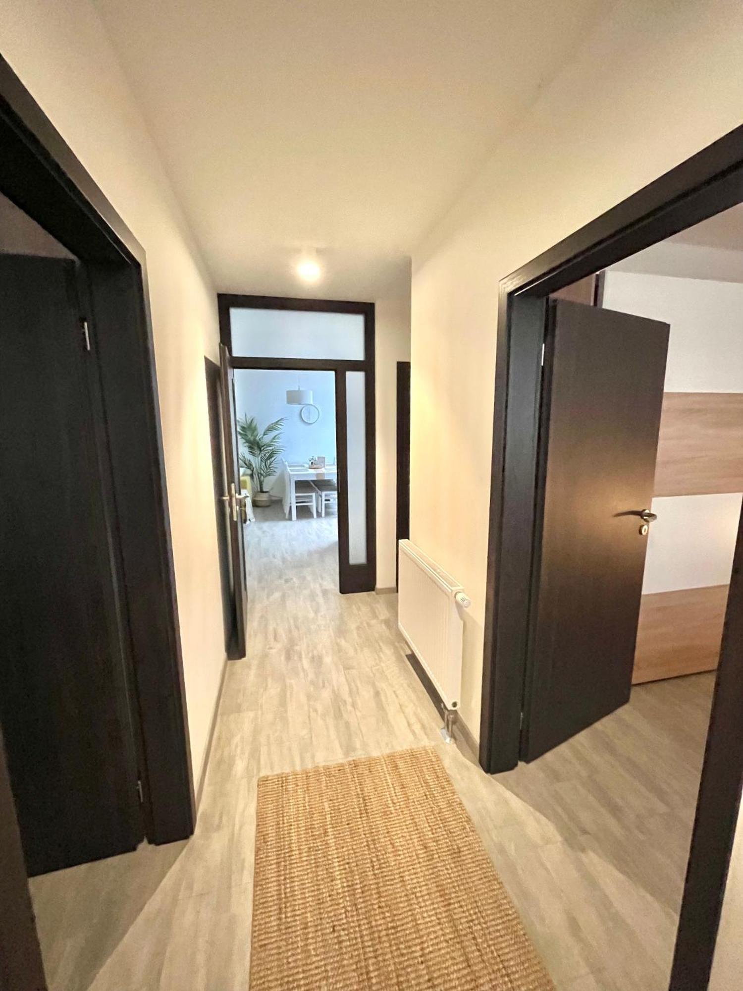 The Elite Suite Downtown 2- Bedroom Apt Ac & Garage Parking Bratislava Extérieur photo