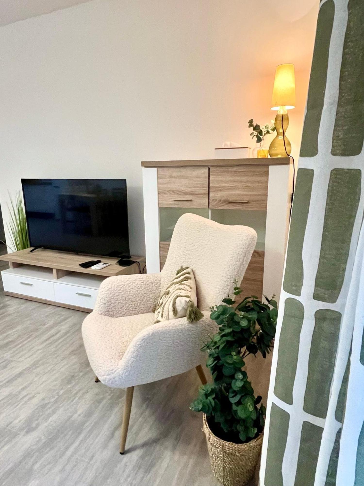 The Elite Suite Downtown 2- Bedroom Apt Ac & Garage Parking Bratislava Extérieur photo
