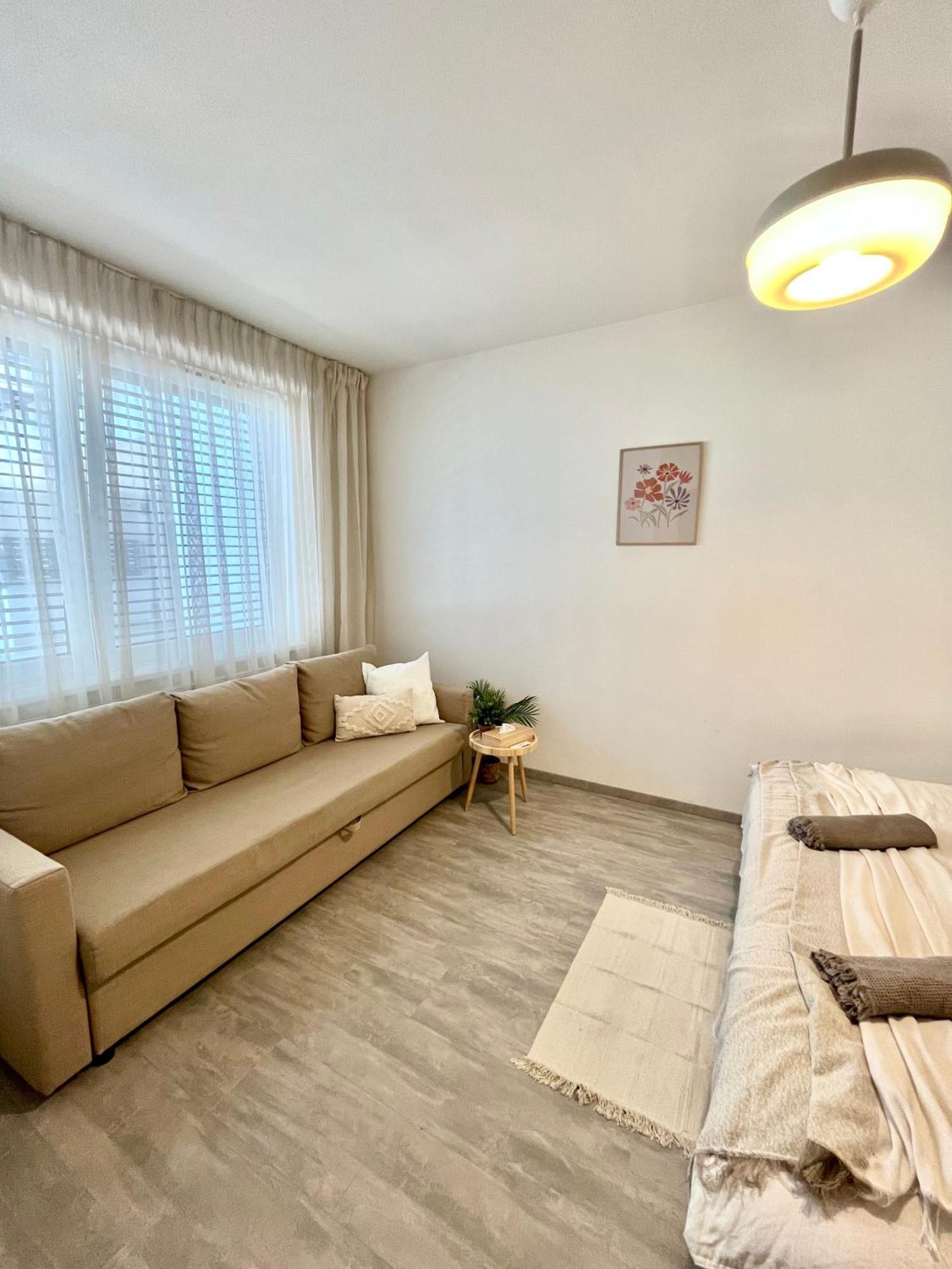The Elite Suite Downtown 2- Bedroom Apt Ac & Garage Parking Bratislava Extérieur photo