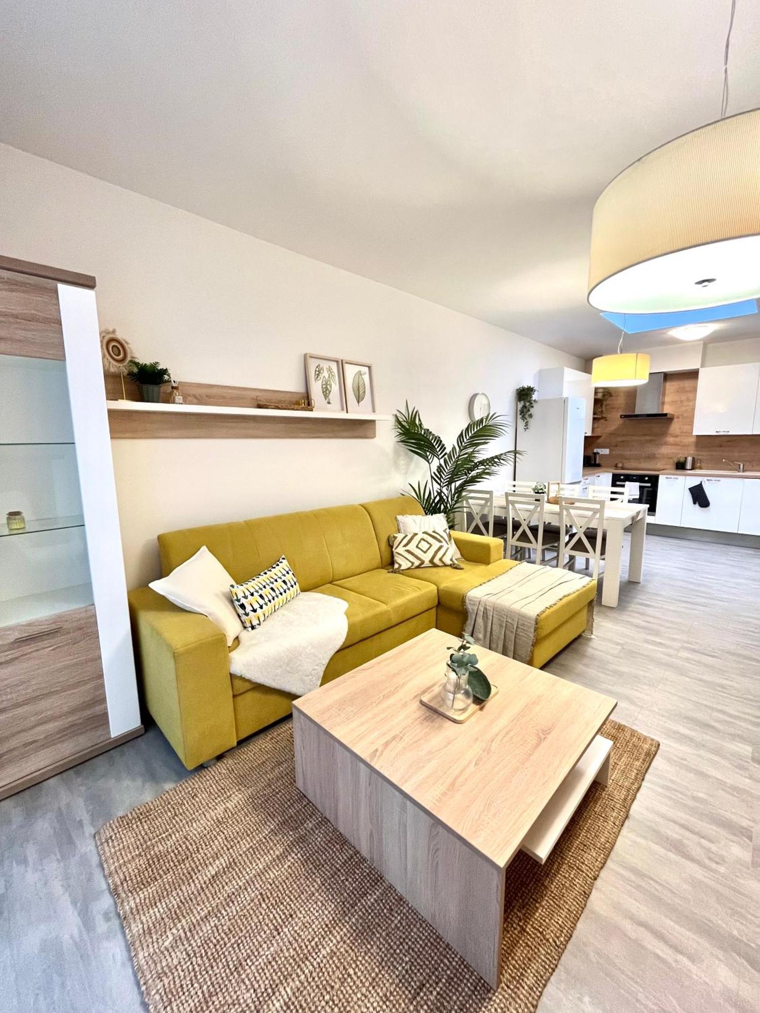 The Elite Suite Downtown 2- Bedroom Apt Ac & Garage Parking Bratislava Extérieur photo