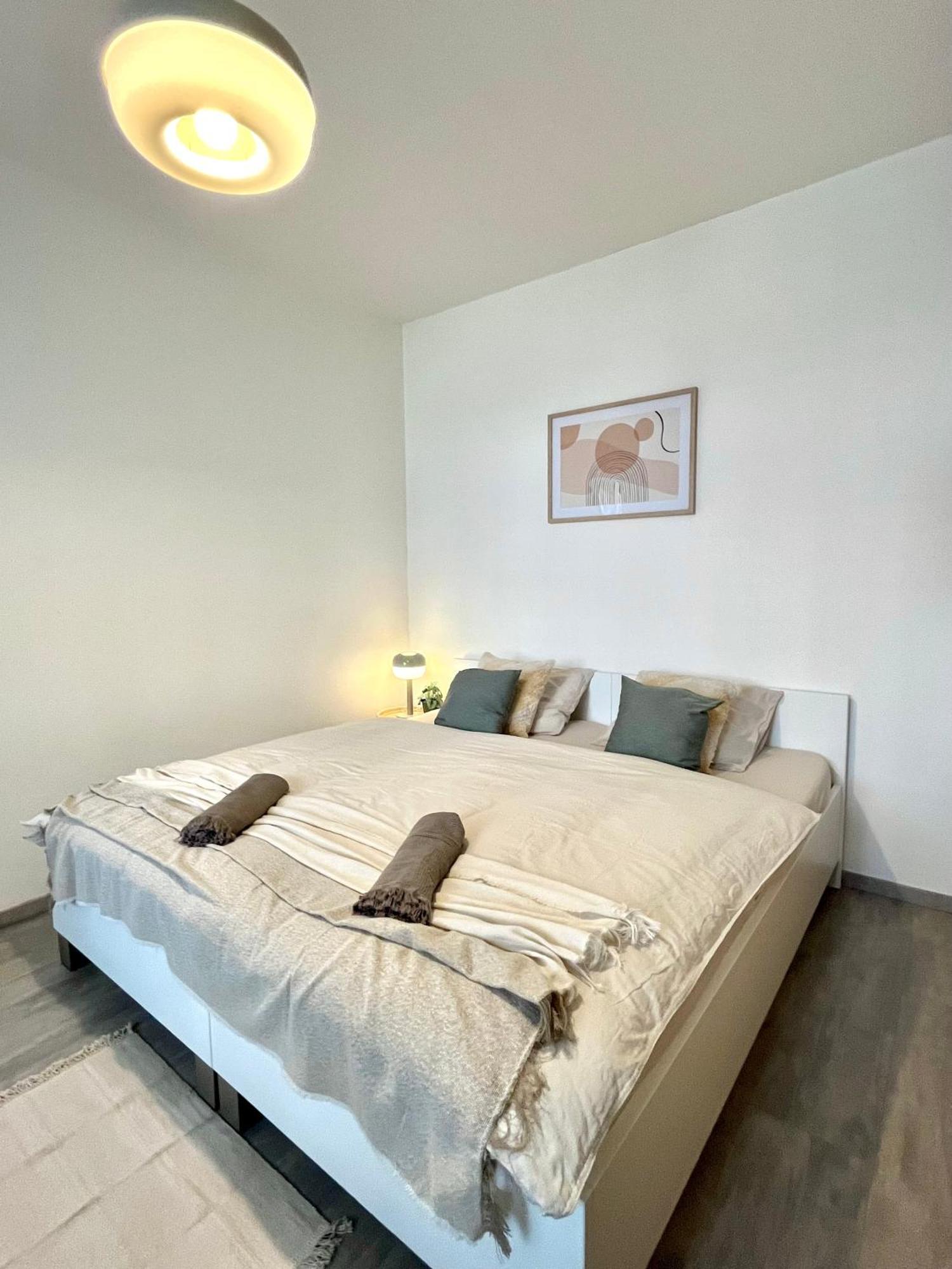 The Elite Suite Downtown 2- Bedroom Apt Ac & Garage Parking Bratislava Extérieur photo